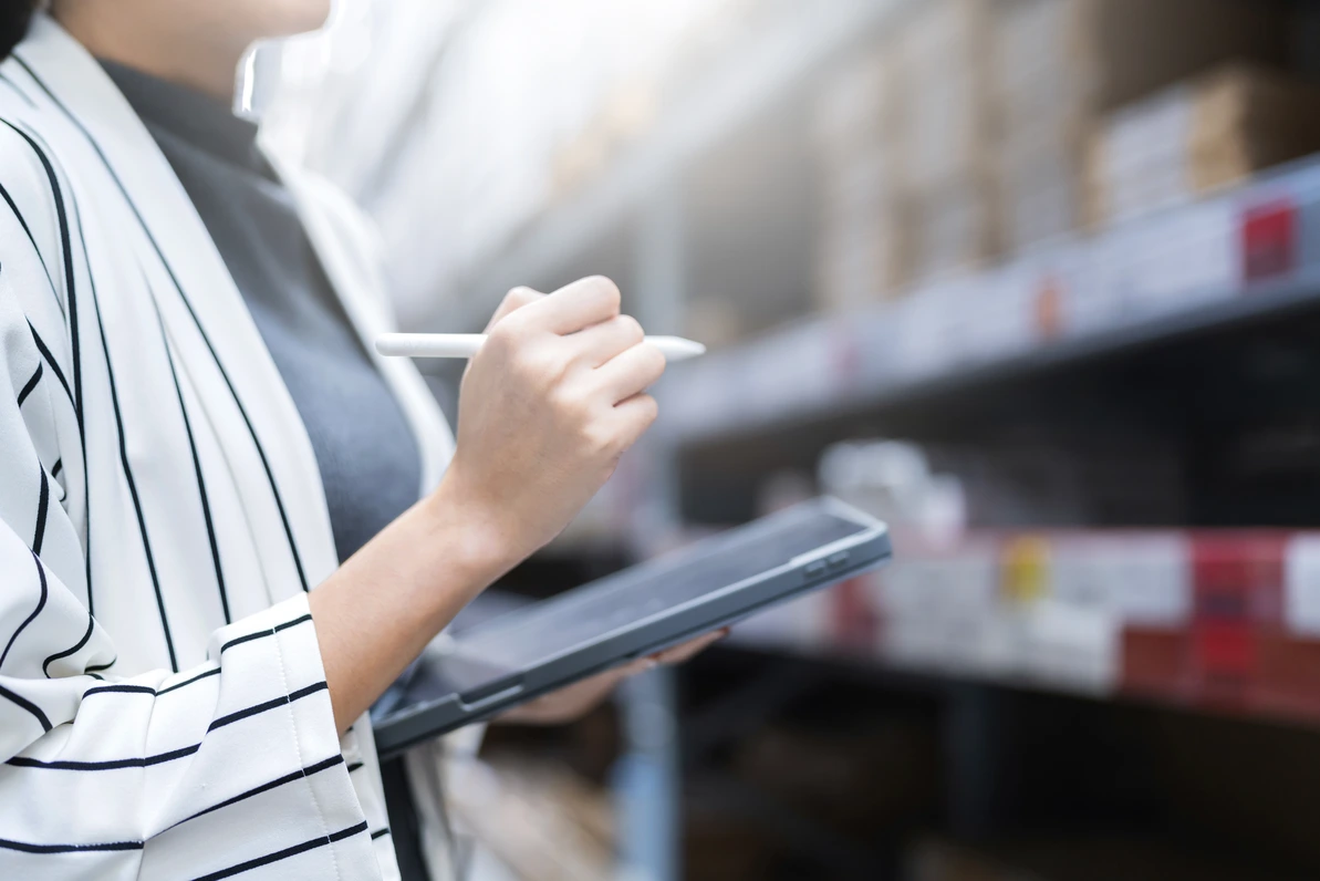 Stok Sering Selisih dan Tidak Akurat? ERP Bisa Menjadi Solusinya